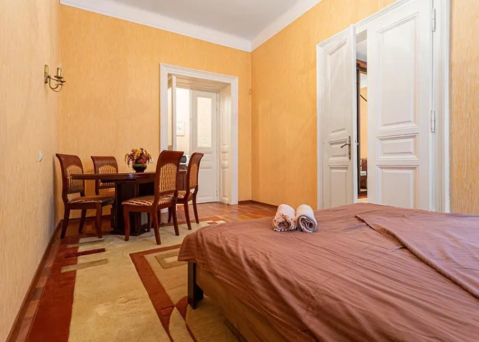 2-bedroom In Center * 리비프