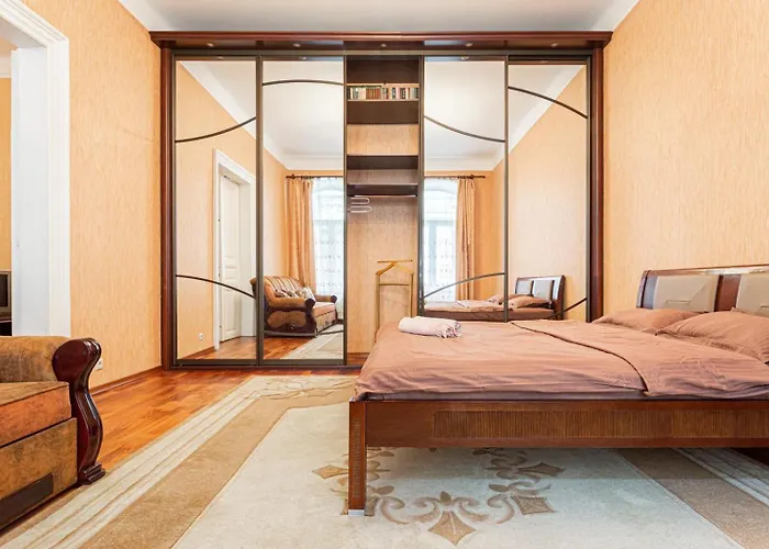 2-bedroom In Center شقة